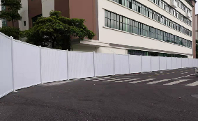旭東施工圍擋廠家-PVC圍擋在安過程中有哪些特點(diǎn)？